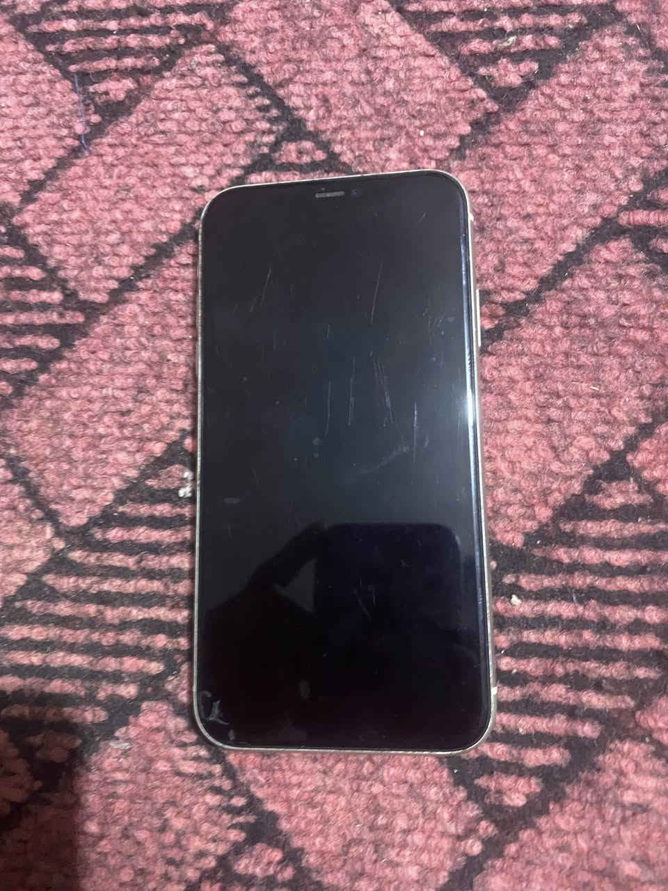 السلام عليكم ايفون 11عادي للبيع
جهاز نضيف مامفتوح ابد ولا داخل صيانه 

جهاز ذاكرته 64
بطارية 70ميصرف شحن 

جهاز كلشي بي شغال 

سعره جهاز 300وبي مجال وذا مرواس 

مكاني بغداد 
رقم الهاتف ***********
