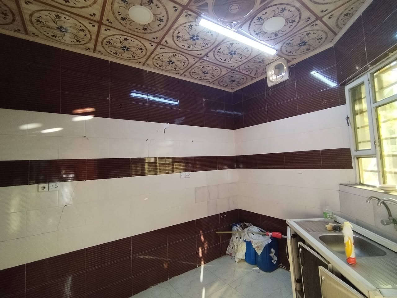 🔴 دار للبيع 🏘🔑🔑FOR SALE 

🔴الموقع👀 حي الأخاء الثانية قرب شارع اربيل

🔴 ملك صرف طابو الزهور

🔴مساحة الدار ( 150 ) متر

🔴الواجهة (6) متر

🔴 طابق ونص بناء 2019

🔴  يتكون من 3 نوم وهول واستقبال ومطبخ وصحيات.. 

🔴للأستفسار عن عروضنا العقارية المتميزة وأسعارها ⤵️مراجعة

          🎖تاج الملوك للعقار🎖
     

🔴العراق↔️الموصل↔️ حي الاخاء سايدين كنيسة تايتنك مقابل البسة الأصدقاء أو ألتواصل معنآ ⤵️على الارقام
☎️(***********) ابو حسن
☎️(***********) ابو حسن
☎️(***********) ابو عماد 
☎️(***********) ابو عماد
