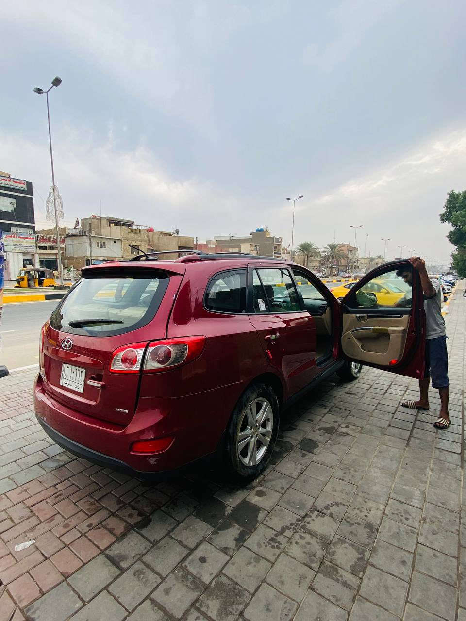 سنتافي 2012 فول مواصفات
مكينة 6 سلندر 3500 
7 راكب
كشنات تدفئة
شاشة كبيرة 
فتحة 
السعر 135 وبيها مجال 
المكان الشعب 
غير متواجد بالفيس و الماسنجر ‼️
 ***********
