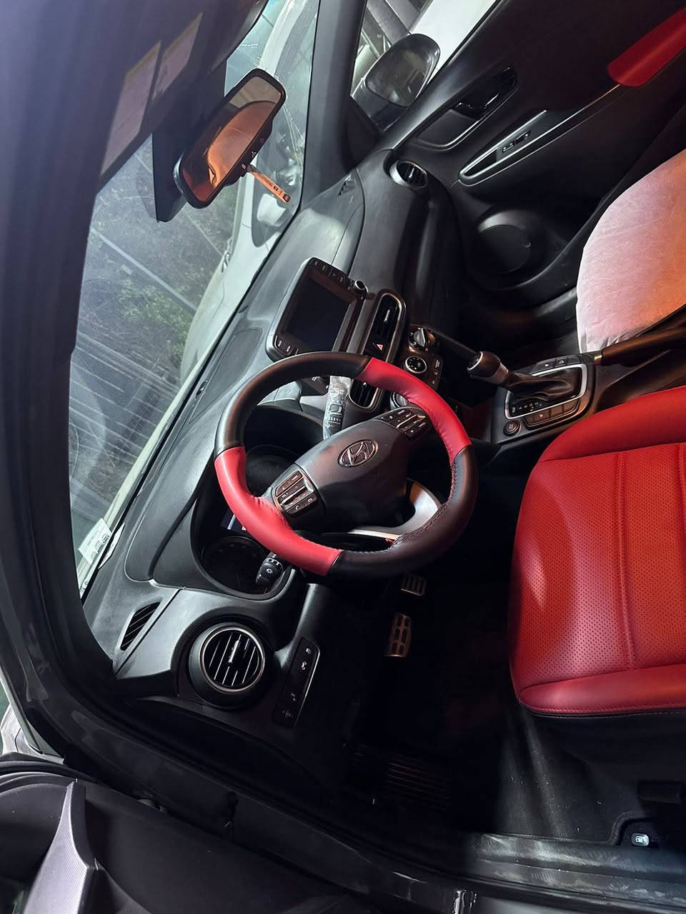 🚗 للبيع – هيونداي كونا 2021 🇺🇸
📍 وارد أمريكا – مواصفات كاملة وسعر مميز

🔹 الموديل: كونا 2021

🔹 المحرك: 1600 تيربو

🔹 الگير: DCT (جير أوتوماتيك مزدوج)

🔹 المسافة المقطوعة: 53000 ميل فقط

🔹 السعر: 150 ورقة 💸

🔹 السنوية: مجددة لغاية 2028

🔹 الملكية: السيارة باسمي، البيع تحويل أو وكالة

📌 المواصفات الكاملة:

✔️ تحكمات ستيرن كاملة 🎮

✔️ وضعيات قيادة: سبورت / نورمال

✔️ نظام كشف النقطة العمياء في المرايا

✔️ رادار توقف ذكي

✔️ تحديد مسار

✔️ شاشة تدعم Android Auto و Apple CarPlay

✔️ تشغيل بصمة (Keyless Start)

✔️ ويلات حجم 17 إنج

✔️ كشنات جلد 

✔️ حساسات جانبية

✔️ لدات زينون

✔️ المقعد الأمامي كهربائي 

✔️ تدفئة للمقاعد الأمامية

✅ السيارة كاملة ومتكاملة – ما بيها أي نقص نهائيًا

⚠️ ملاحظة عن الحادث:

جاملغ جهة السايق ويحتوي على باب كلير

رقم الشاصي : KM8K63A55MU671595

📍 موقع السيارة: بغداد – حي البنوك

📞 للتواصل والمعاينة:

واتساب : ***********
