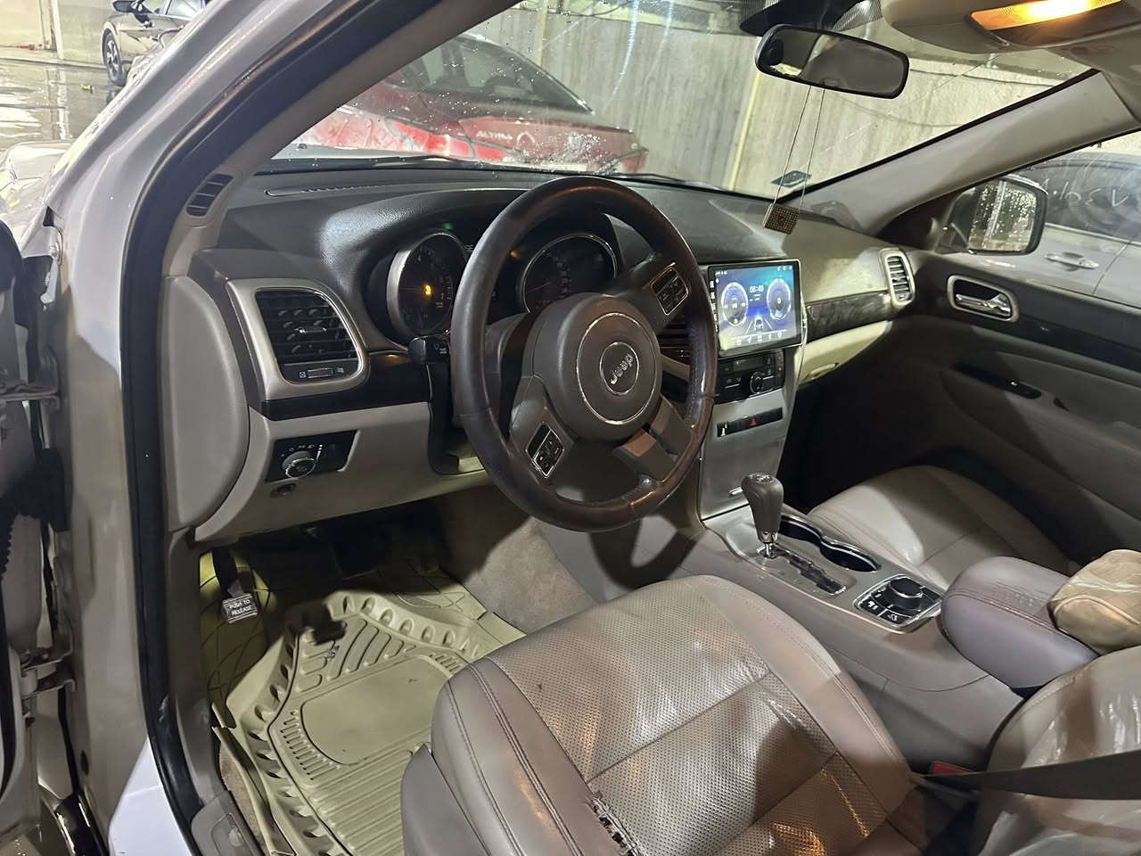 جيب ٢٠١٣ رقم بغداد خليجي صبغ بيه باب سايق ول وراه نصهن صبغ من نص وجوه وربع بنيد سياره كلش حلوه مكينه كير تبريد صدر نص عمر سياره ترايه حلو كشر حلو موصفات فتحه بصمه مكان سياره بعقوبه سعره كلش حلو ١٥٥  رقم صاحب سياره ***********
