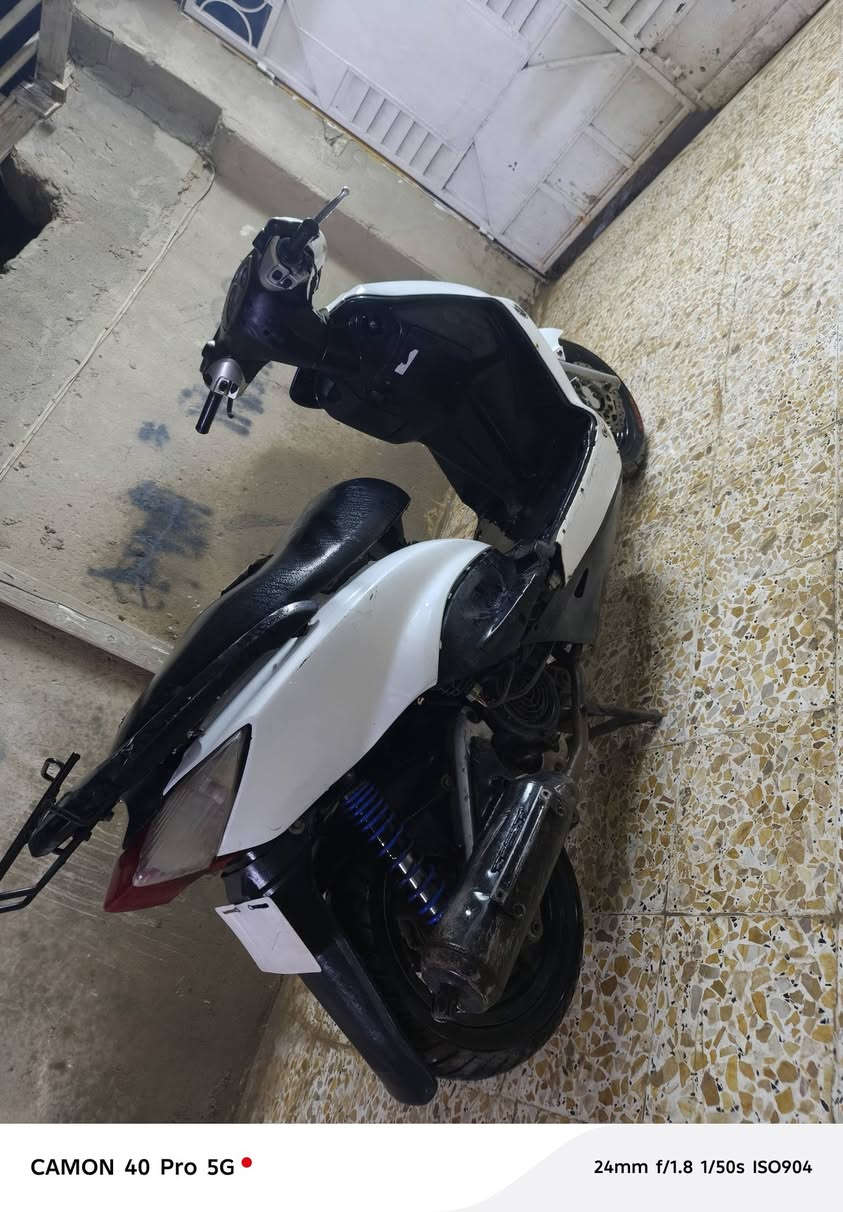 السلام عليكم
دراجة سكنس للبيع السعر 400 وبيها مجال للشراي 
تعالي واني بخدمتك 
الرقم ***********
