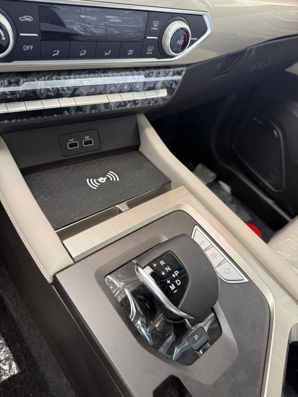 جيتور ٢٠٢٦ x70 زيرو بغداد غنية عن التعريف السيارة فول بانوراما رقم بغداد السيارة سبعه راكب محرك ١٥٠٠ تيربو قطعتين تبريد شاحن واير لس مانع تصادم توقف ذاتي رادارات كامرات  محيطية ٣٦٠درجة  حساسات امامية خلفية اشاير بالمري مري كهرباء ثلاجة سيارة بلادية مكان بغداد الوزيرية هاتف *********** السعر ٢٦٥٠٠٠٠٠ مليون سته وعشرون مليون ونصف كامل مرقم بغداد بغداد, العراق
