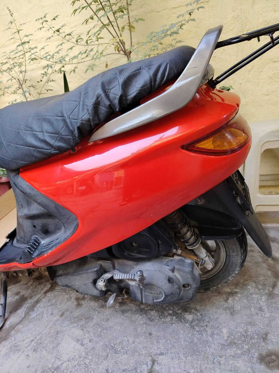 دراجة فراشة 140 ياباني للبيع دراجة اخت جديده كاملة من كلشي دراجة ماخذها من الوكيل مال باله رمبه وصل شراء موجود مثل ماموضح بصور دراجة مو مال شارع ومامتعوبه عل أيدي مداريه بدهن بانزين من المحطه كلها شغاله لايت امامي زنون شادلها لايت خلفي وسطاب اشاير هورن عداد سرعه كيج بانزين كله شغال باتري جديد توه شادلها غلاف كشن غلاف يدات تايرات جدد مكينة مامفتوحة شررط ولامجفته ولاتبخر ولانضوح شرط الفحص ماخذها ب 775 و ذابة عليها خير من الله حاليا عارضها ب 700  مكاني البصرة الزبير شراي يتصل وبالخدمة ***********
