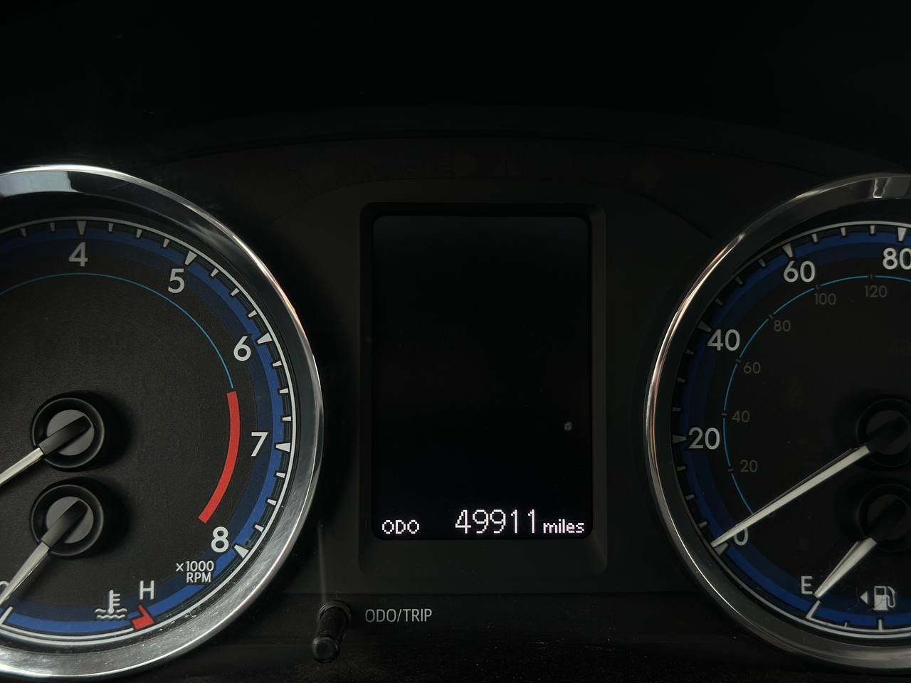 السلام عليكم 
كورلا 2017 للبيع او مراوس
محرك 18 ما مفتوح
كير محرك بشرط جديد
حجر بيئه بيها
____السيارة ماشيه 49 الف ميل فقطط_____
قطعتين صبغ فقط
السيارة جديده كلو وضع شركه
تخم ويل جديد
لايتات عدسه زنون
سنويه ورقام جديده
السعر 135 او بيها مجال حييل بصيط
وكلشي اكو بسوك
*********** مكاني برطله 
ملاحظه السيارة كشرها حيل نضيف بس ما مغسوله السيارة
