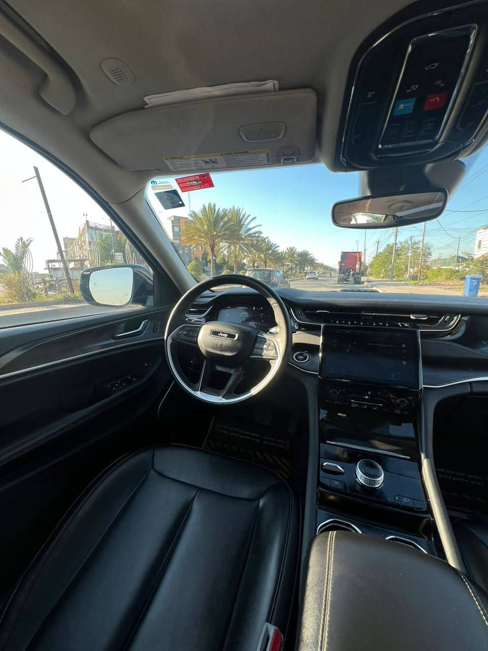للبيع جيب كراند شيروكي لمتد هايبرد بلك ان 5 راكب
وارد امريكي فول مواصفات 
السياره حادثها جداً بصيط بابين تبديل نفس الون وصبغ كد شبر جاملغ ايمن 
‏ Grand Cherokee limited 4Xe 2023 2.0L 
رقم بغداد بسمي تحويل ثاني يوم 
ماشية 26 الف 
🟫 حجم المحرك ٢٠٠٠ تيربو جارج ٣٧٥ حصان مع محرك الكهرباء  
نظام الشحن : الشحنة الوحدة تمشيك ٤٥ كيلو بدون بانزين نهائيا يعني بالداخل متحتاج بانزين بس اشحن كهرباء  
داخل السياره لون اسود جلد 
🔴محرك تيربو + هايبرد + بلك ان  3 انظمة السائق يختار 
🔴 حساسات خلفية
🔴 ‏‎حساسات جانبيه بالمري
🔴 خمسة راكب 
🔴 رادار 360 درجة
🔴  تحديد مسار   
🔴  تبريد قطعتين
🔴 ثلاث انضمة قيادة 
🔴 بانوراما 
🔴 دفع رباعي. 
🔴 كير ماوس مع وضعيات القياده المختلفه للجبال والطرق الوعره والرمال والطين
🔴 شفتات ستيرن 
🔴 هاند بريك بصمه 
🔴مقود جلد + تدفئة 
مواصفات 
1️⃣ لايتات لد 
2️⃣ هيترات في الكشن 
3️⃣ شاشات عدد 2 شاشة  الحجم الكبير للراكب منفصلة 
4️⃣ كراسي خزن ميموري  
5️⃣ سستم صوت ALPINEو دمام خلفي بلادي 
6️⃣ تشغيل عن بعد
7️⃣ نظام محاكاة العجلة الذكي 
8️⃣ نظام ملاحة 
9️⃣ نظام قيادة ذاتية بريك امامي خلفي اوتو (توقف ذاتي 
السعر 33000 ألف دولار بية مجال بسيط 
مكاني بغداد الشعب سوق شلال
رقم الهاتف ***********
