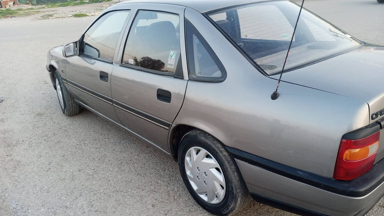 السلام عليكم اوبل فيكترا موديل 1992 محرك 16 رقم كركوك دفتر بانزين بي صاحبه الشرعي موجود سنويه عضم عاج مشروع وطني لل28 للاستفسار اكثر الاتصال ما متواجد  على فيسبوك ***********
