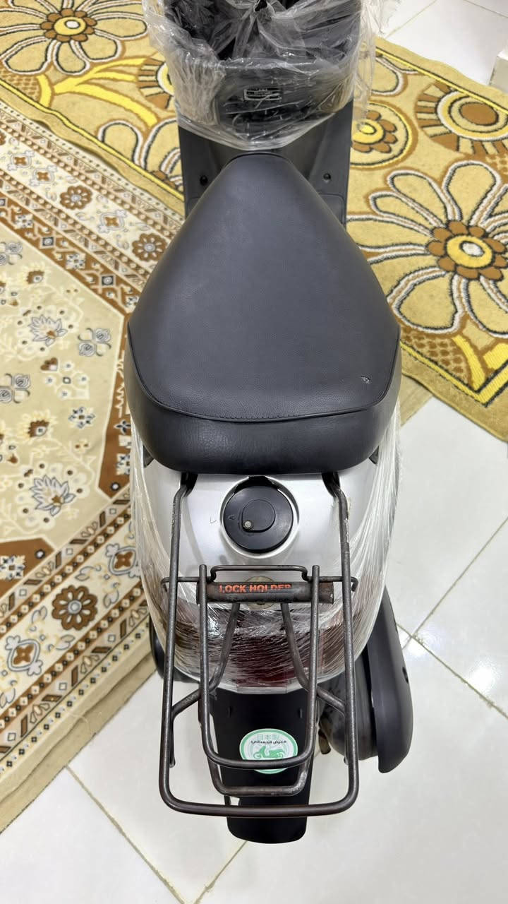 سلام عليكم مرخصت صاحب الاكروب للبيع دراجه بطه حاويه مال رمبه جديد مامستخدم وماشايفن الشارع من الحاويه للبيت فورن اخر قطعه عندي موديل 2003 دبل سكليتر ناعمه الدراجه  كلش وشلعه تخبل  كبل شغل وطلع باتري خالك بيه ودهن خالك بيه وبانزين هم خالك بيه السعر 850 الف مكاني كربلاء حي العامل تجي اشوفه بلبيت الرقم *********** الرقم الثاني ***********
