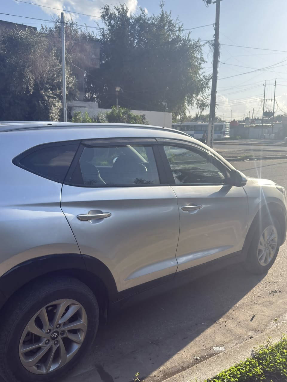 السلام عليكم
توسان او توكسان
امريكي
موديل 
2016
شگل الجديد
كير ومكينه مكفولات
تبريد خير من الله
وحادثها بأمريكا مثل مموضح بالصور بدون لغود ولا شواصي
ماشيه ٩٧ الف
السياره كلير عام اثر جراد
للتواصل
***********
