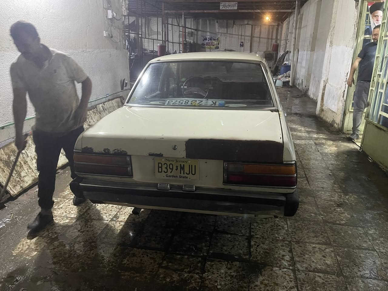 البيع كرونا 79                                                                راعيها بلعماره ومكان السياره في العماره مسمكره وجهاهزه للصبغ السعر 25 وبيها مجال جاهزه للصبغ للستفسار اتصل ***********
