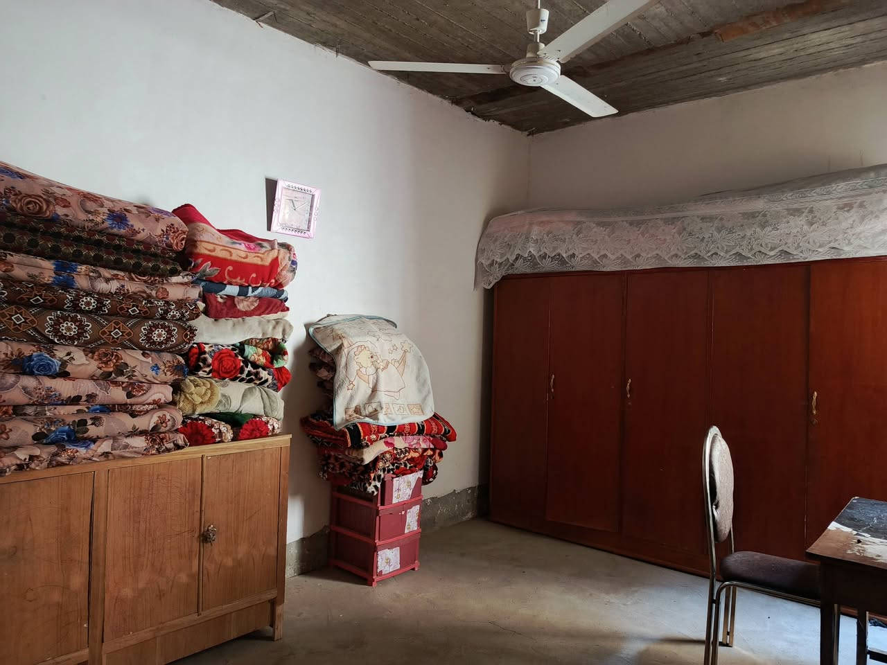 دار للبيع منطقه رجم حديد زراعي بي كارت بلدية مساحة 104 واجهة 5ونص نزال 20  سعر 30 ..***********
