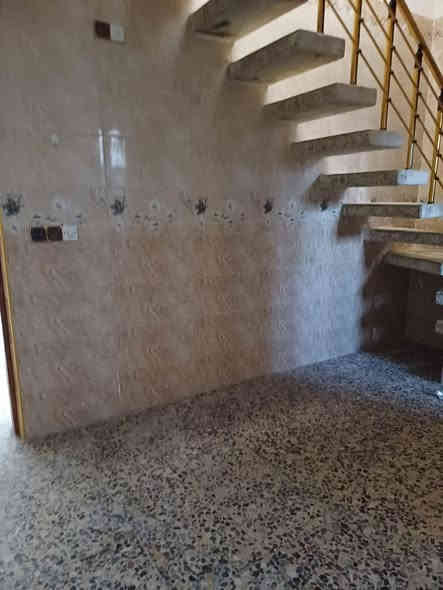 مشتمل 50متر للبيع في منطقه الشعب حي الربيع يحتوي عل غرفتين نوم ومطبخ وخدمات واستقبال الواجهه 5والنزال 10 طابو زراعي سند 25اقرار محكمه للاستفسار الاتصال عل الرقم ***********
