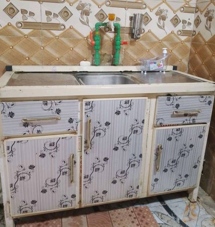 كاونتر ويا مرمر + سنك 
مستخدم ولاكن نضيف كما موضح بالصورة السعر ٣٠٠ الف وبي مجال 
البصرة - الهارثة 