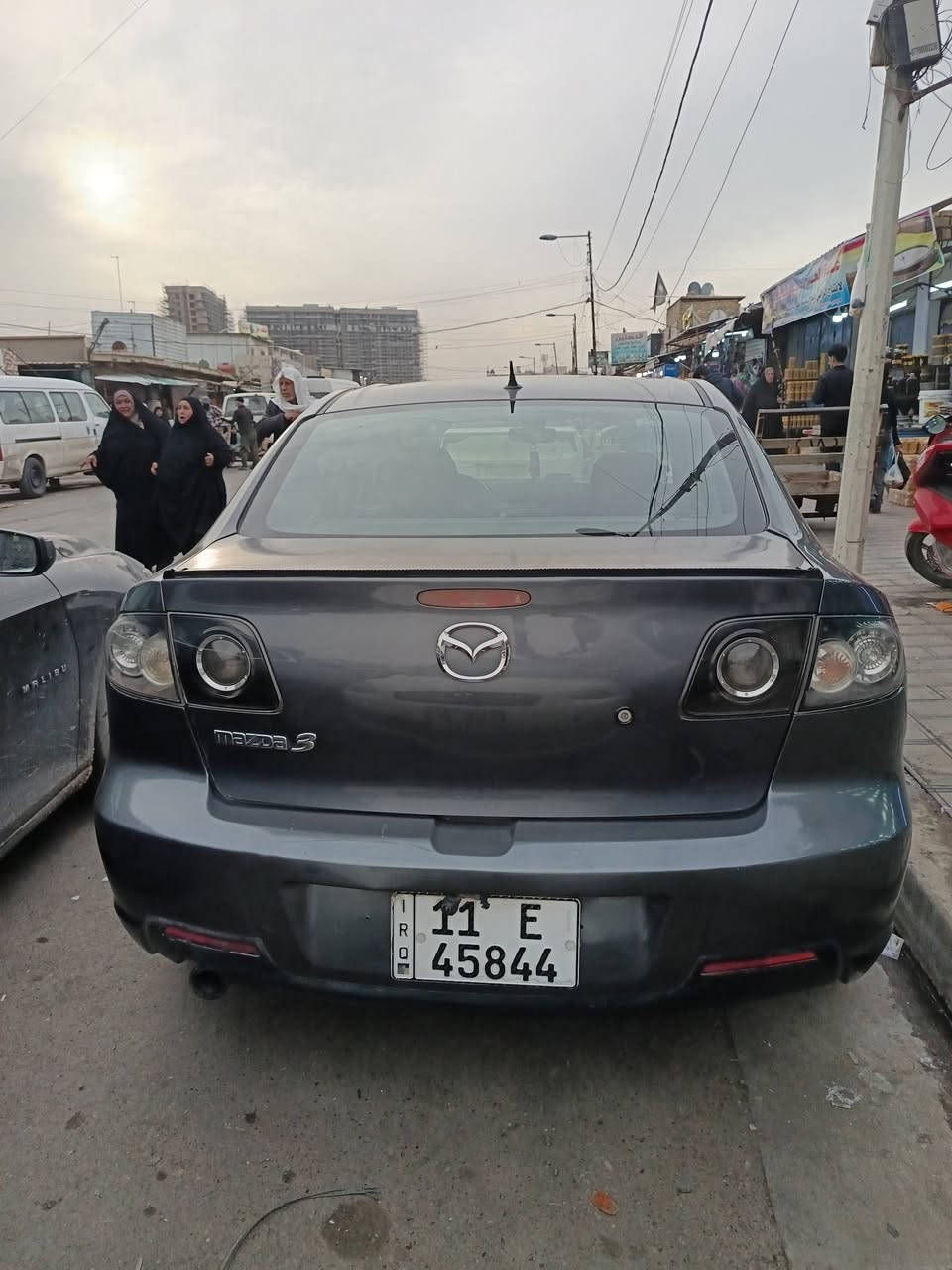 السلام عليكم
مازدا زوم 3 2008
مصبوغة حزام بيه بارد چاملغ صفحة السايق 
السيارة نضيفة حدادية جديدة 
نقصها فقط تبريد 
سعرها 65 ورقة باسمي السيارة 
مكاني بغداد الكاظمية 
للتوالصل ***********
