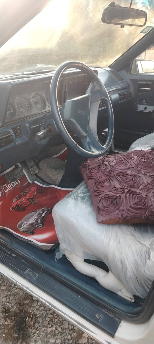 السلام عليكم جميعاً اولدز موبيل 1990للبيع رقم بغداد انكليزي بسمي السياره كلهه بلاد واهه مشط استيرن جديد بل جنطه تخم كبات مكينه او كير خير من الله مكاني ديالى بعقوبه بهرز *********** سعرهه ٣٥ بيهه مجال
