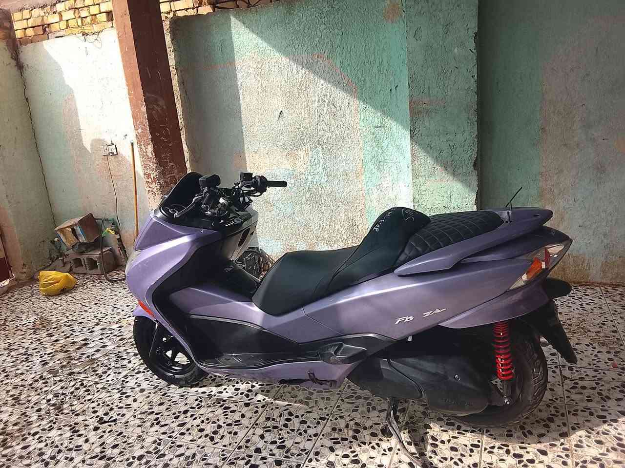 السلام عليكم فورزا ١٠ للبيع مكينه مكفوله كفراتها مابيهن اي كسر لاتنقيص ولاتبخير عليها تايرات جديده صبغها بلادي مكانها كوت السعر ١٢٥٠ اتصال ***********
