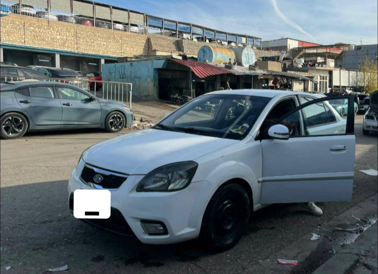 كيا ريو 2011 محرك 16كير ومحرك شرط   سياره بدون ضرر فقط ضرر جاملغ صبغ دائر جاملغ وره واربع اصابع بل باب الخلفي رقم دهوك شرط التحويل عليها 6اوراق غرامه وتنزل من السعر (السعر89) بيها مجال شراي اتصل ***********////***********￼
