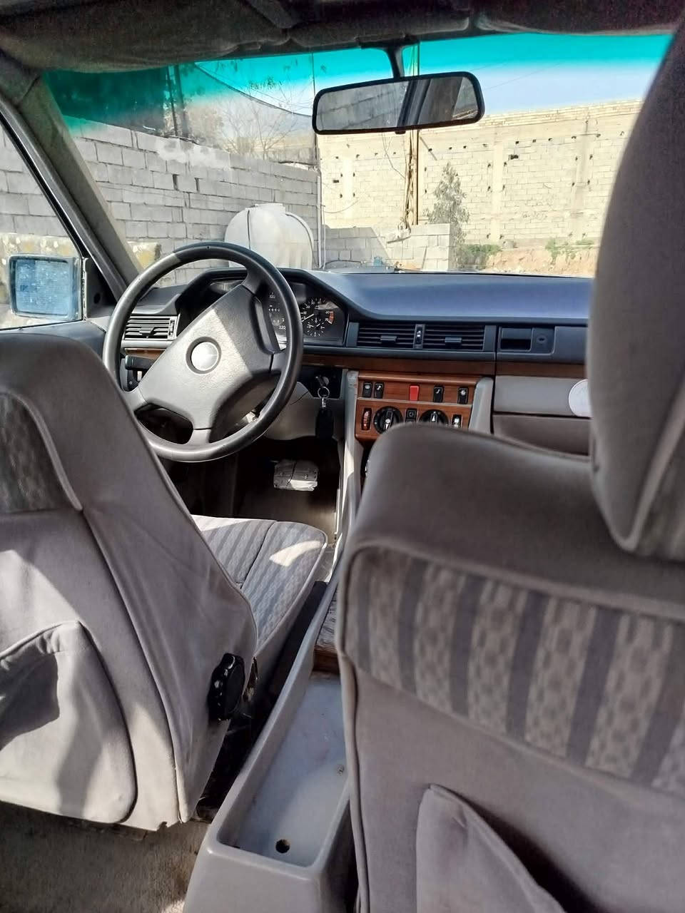 السلام عليكم
مارسدس دب للبيع 
موديل 90 رقم ديالى بسمي 
مكينه 2500 ديلكو كير مكينه كفاله
قواعد دبل سليمه صدر جديد 
العنوان بغداد تقاطع النهروان السعر 57
رقم الهاتف ***********
