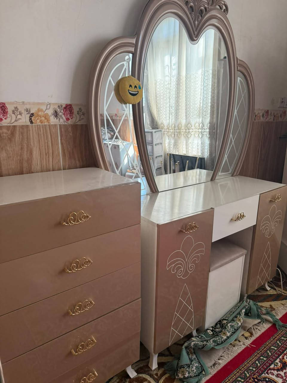 غرفه نوم تركيه فخمه جديدة مستخدمه قليل 9 قطع كلش حلوة 

للاتصال /***********
