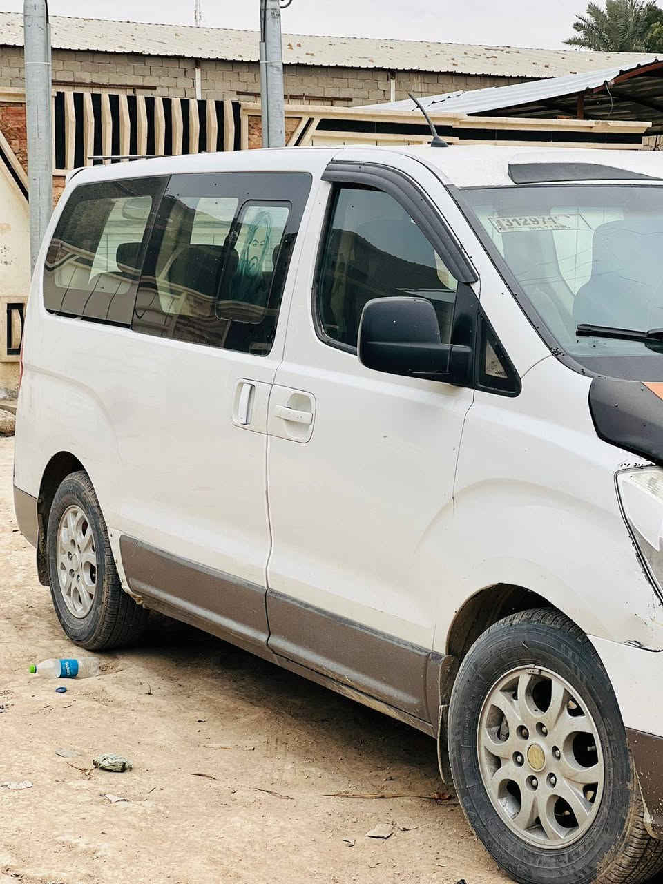 ستاركس موديل عشره مفتوح لون ابيض رقم ميسان انكليزي بسمي مصفره هيئه وظريبه تخم تاير جديد باتري جديد دوشمه نظيفة السيارة جاهزه سعره 140وبيه مجال رقمي ***********
