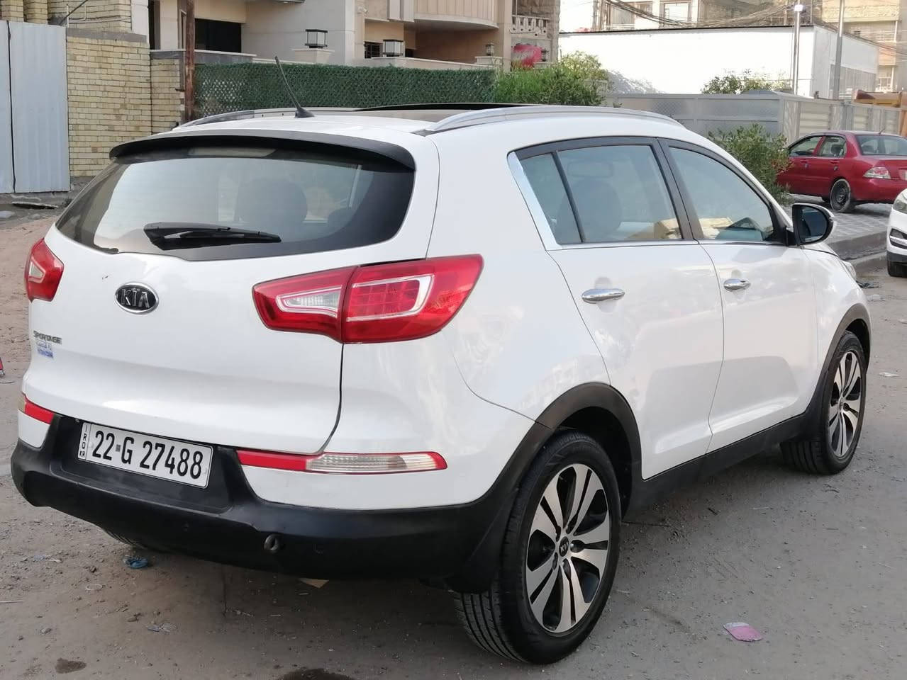 ***********
رايدهة ب 137 ورقة
محرك ٢٠٠٠ دوش
سبورتج 2012 خليجة
بيهة قطعتين رش فقط 
فووول مواصفات
بانوراما
كشنات داخل جلد
بطاين داخل مشمشي
اشاير  بالمري
مري شفط كهرباء
كشن كهرباء
شاشة،، كاميرا
حساسات خلفيه 
تبريد بيانو شاشة 
5 ويل كب 
باسمي السيارة
رقم وهزة جديدة
