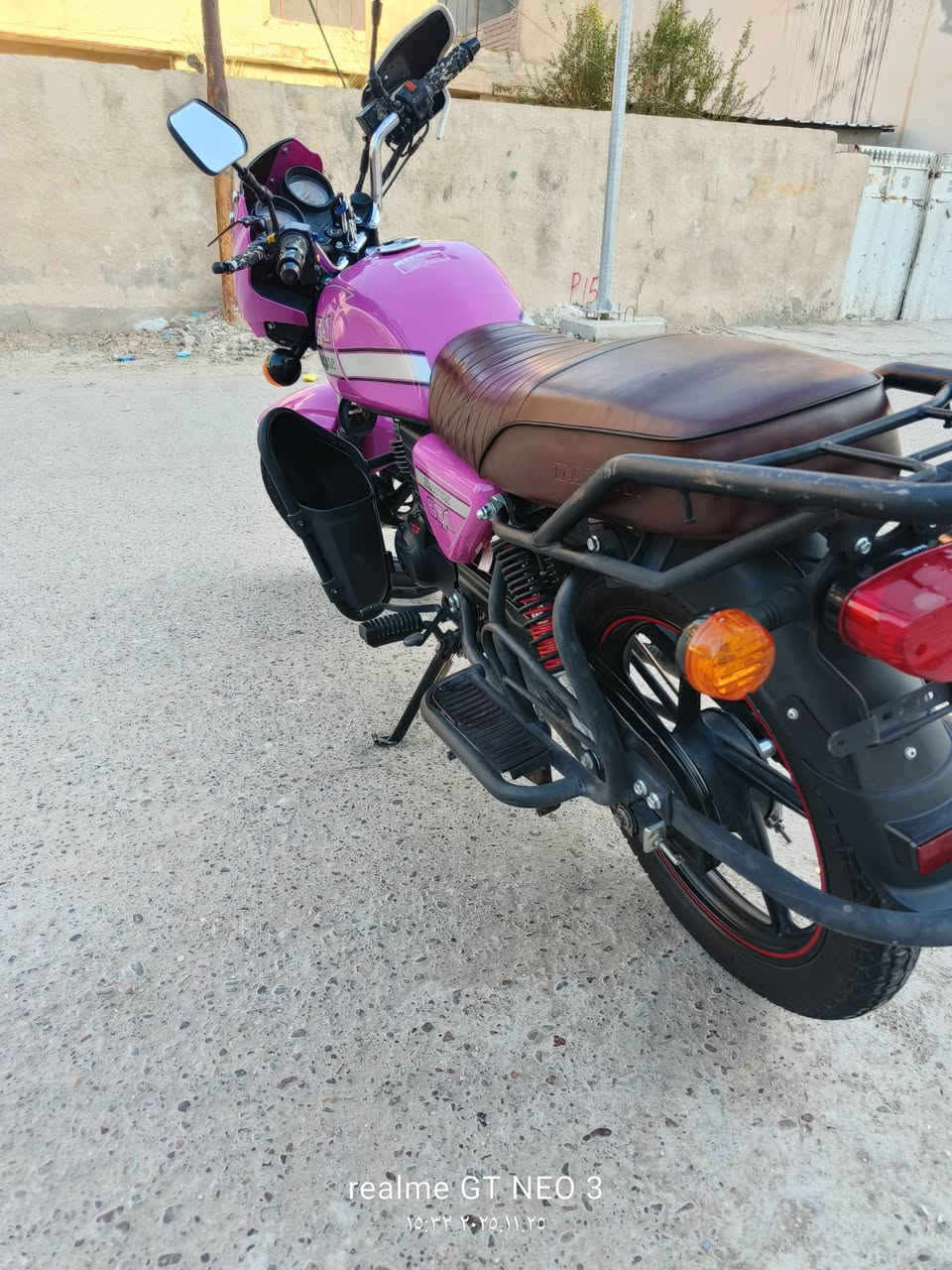 السلام عليكم 
شباب دايوان نفخ موديل 2023 طالعة ب 2025 دراجة مشاية 17 الف سويج سجينة نسختين  لون وردي مميز نضافة فول خير من اللة مال جناي صار سنة عندي مرقم رقم و سنوية انكليزي  كربلاء لوحات 2 مشروع وطني تحول وين ما تريد دراجة ع ايدي ادامة كاملة كل شهرين دهن كلة امزويل 20.50 شخط ما بيهة صورهة و نضافةى كدامك ب صور و فديو سعرهة 2400 و بيهة مجال قليل حك الجية مكاني بغداد  محمودية ***********
