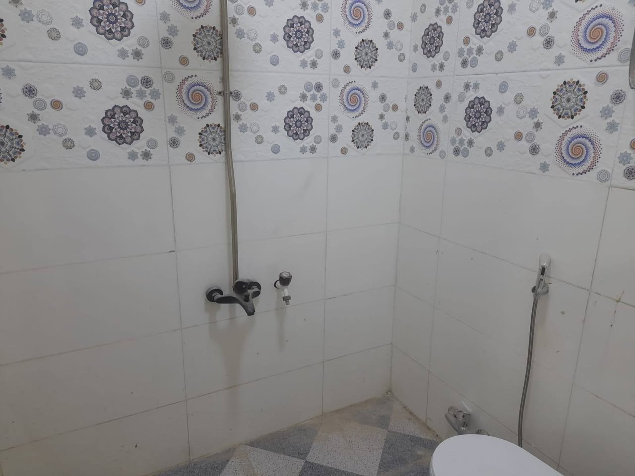 مشتمل _للبيع 🏡 مكلف بالنشر 

  🌍 الموقع  /سامراء البهراط قبل شارع 50 🏡
  📍 

  📐 المساحه  / ( 150    ) طابق 🏡
  🧱  سيراميك   _ شارع 12🏡

  📄 طابقين غرفتين نوم   ✅️ 

  💠 يتكون من 2  غرف 
                    وصاله واسعه ومطبخ
                     🏡    وحمامات  داخلي وخارجي  🏡
                               

  💰 السعر  / ( السعر 60 مليون وبيه مجال 🏡

        ■■■■■■■■■■■■■■■■■■■■■■■■
           للإستفسار أكثر يمكنم التواصل عبر رقم الهاتف 
                ☎️ ( ***********)☎️  

        
  🙋‍♂️ مكتب السهل الاخضر للعقارات الضباط الثانيه 🏡
