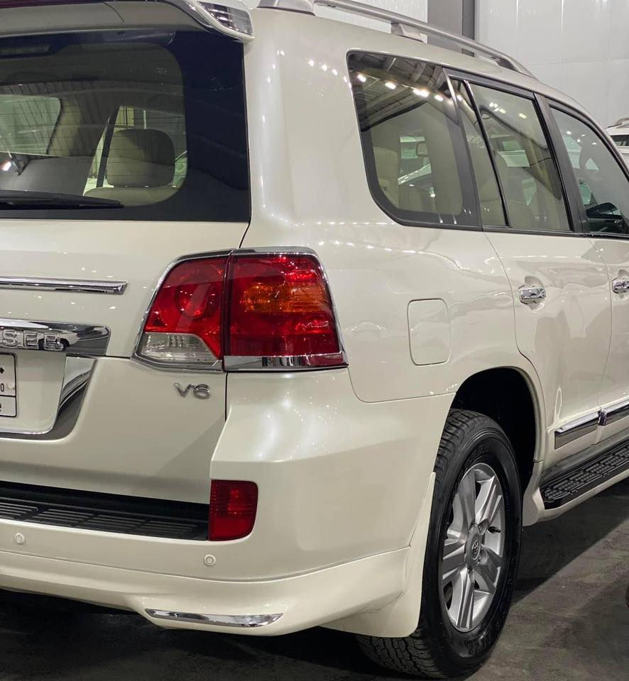 لاندكروز 2013 بريم رقم بغداد مكفولة كفاله عامه حتى الدعاميات  اصلية فول مواصفات 
٨ ايرباك
٣ قطع تبريد
كشن كهرباء
كشن جلد
فتحه سقف  
تخم تاير جديد 
وكل موصفات البريم 
داخله صيانه دهن وفلاتر ما تصرف ربع دينار 
ماشية ١٦٦الف 
مكينة ٦ سلندر ( مكينة وكير بلادي ما مفتوحات ) 
مكان السياره ديالى 
للاستفسار الاتصال على ***********
