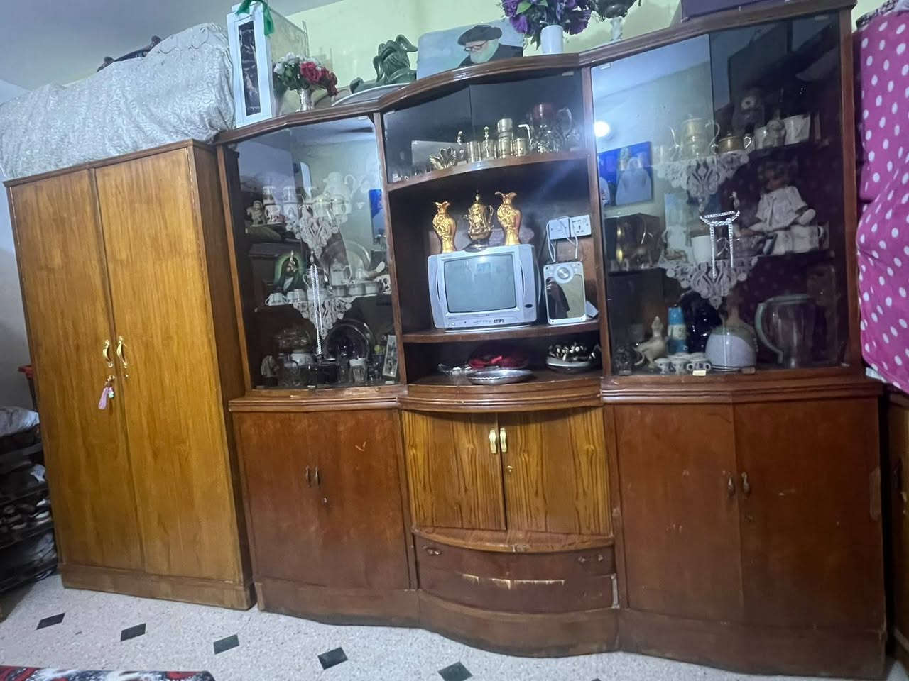 السلام عليكم مكلف بالنشر معرض صاج شغله فول   وكنتور أبو بابتين للبيع المكان الامين سكينه شارع عشرين الشراي يتصل على هذا الرقم  ‏‪***********‬‏غير متواجد علفيس
