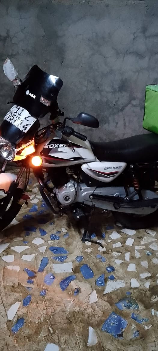 سلام عليكم عندي بوكسر كلاسك اخت الزيرو برغي ما مفتوح بيها مكينه خير من الله تجي  ونشوف بعينك مرقمه بغداد تحويل ثاني يوم موديل 23 رقم بغداد العنوان الرشاد فلكت حي النصر سعر 2مليون رقمي ***********
