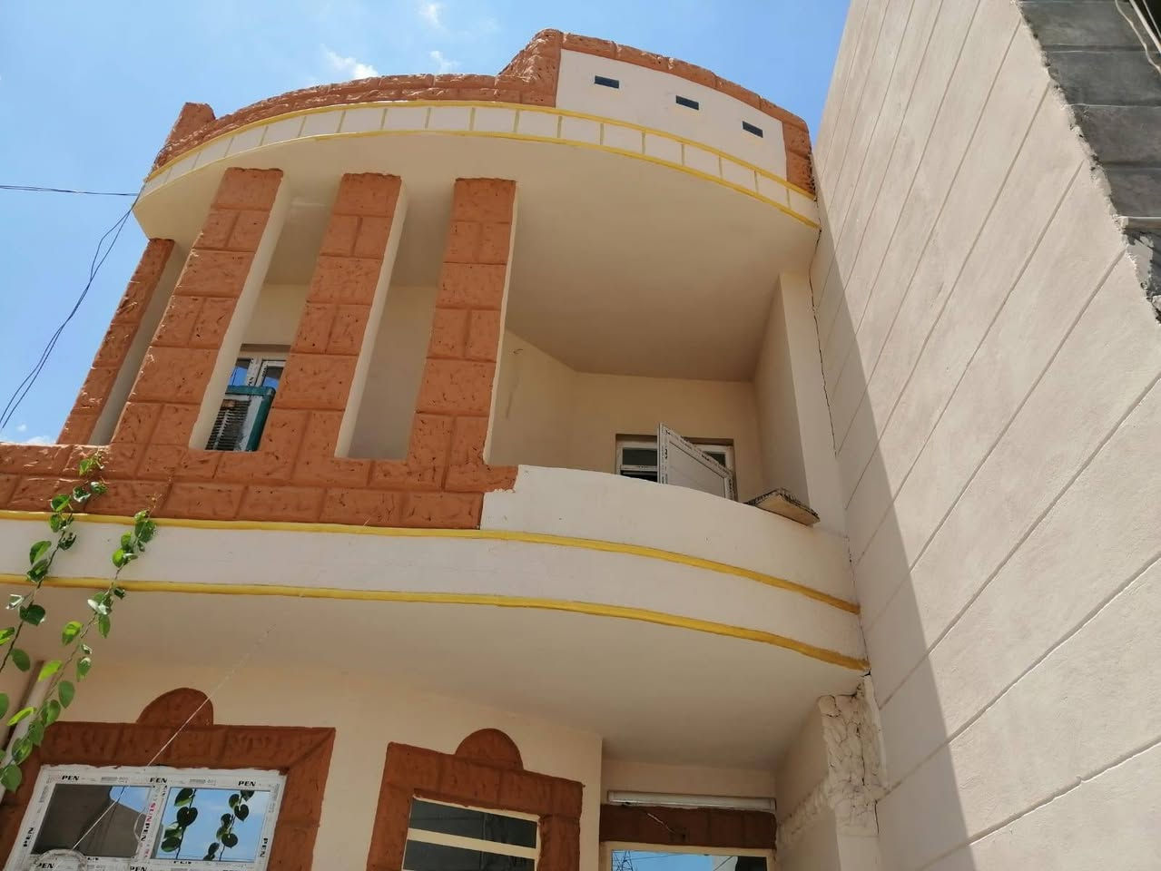 دار للبيع او الإيجار.
حي الديوم خلف الزوبعي بفرعين مقابل أسوأق التنين ١٤ الف ٤ غرف نوم طابقين ١٥٠ متر ٥ ب٣٠ شارع عريض أكثر من ١٥ مطبك شتايكر شغل جناي علئ حديقة وجاهزة الحديقه ومسيجة ومزروعه ب٨٥ وبيه مجال 
او إيجار ب٣٠٠ من الاخير ***********
