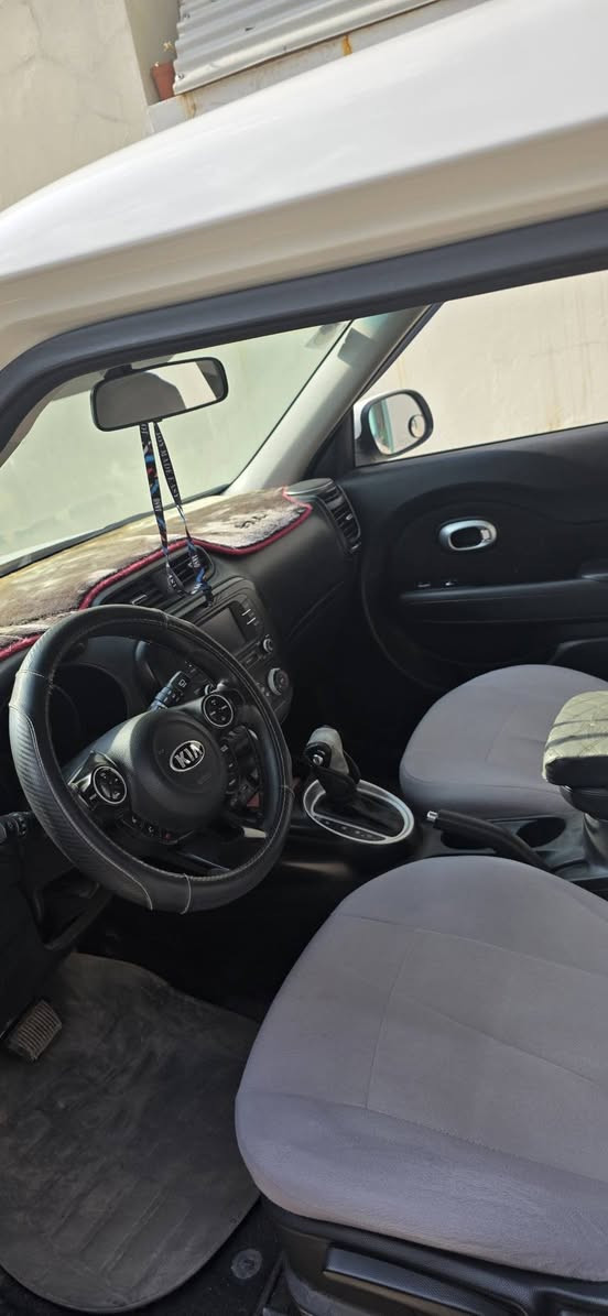 السلام عليكم سياره كيا صول موديل 2019 وارد امريكي حادثه كما موضح في السونار ايرباكات سليمه محرك 1600 gdi السعر 120$ وبيه مجال مكاني بغداد السيديه ***********
