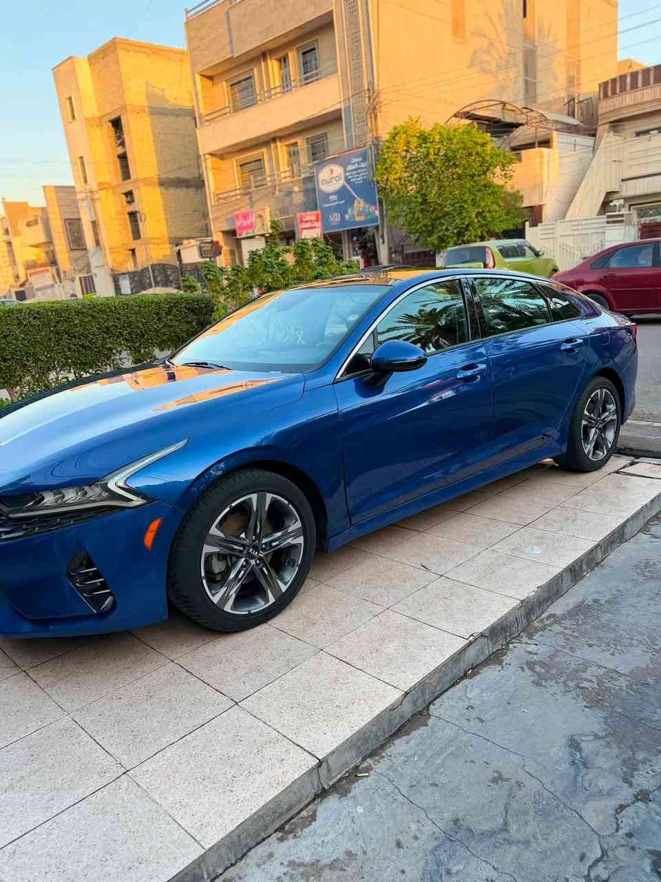للبيع – كيا K5 GT-Line موديل 2021
🔹 فل مواصفات (Full Option):

* تدفئة وتبريد المقاعد
* تدفئة المقود (الستيرن)
* سقف بانوراما
* تشغيل عن بُعد
* بصمة تشغيل
* رادار
* نظام المحافظة على المسار
* مثبت سرعة (كروز كنترول)

🔹 حالة السيارة:

* السيارة نظيفة جدًا.
* الحادث السابق كان في باب السائق فقط.
* تم صبغ البونيت والصندوق بسبب خدوش وتخريب فقط، وليس نتيجة حادث.
* يوجد تصوير قبل الصبغ، مع الكفالة والشرط لإثبات ذلك.

💰 السعر: 16,200 دولار، وقابل للتفاوض بالمعقول.

📍 الموقع: بغداد – حي الجامعة.

📞 للاستفسار: ***********
