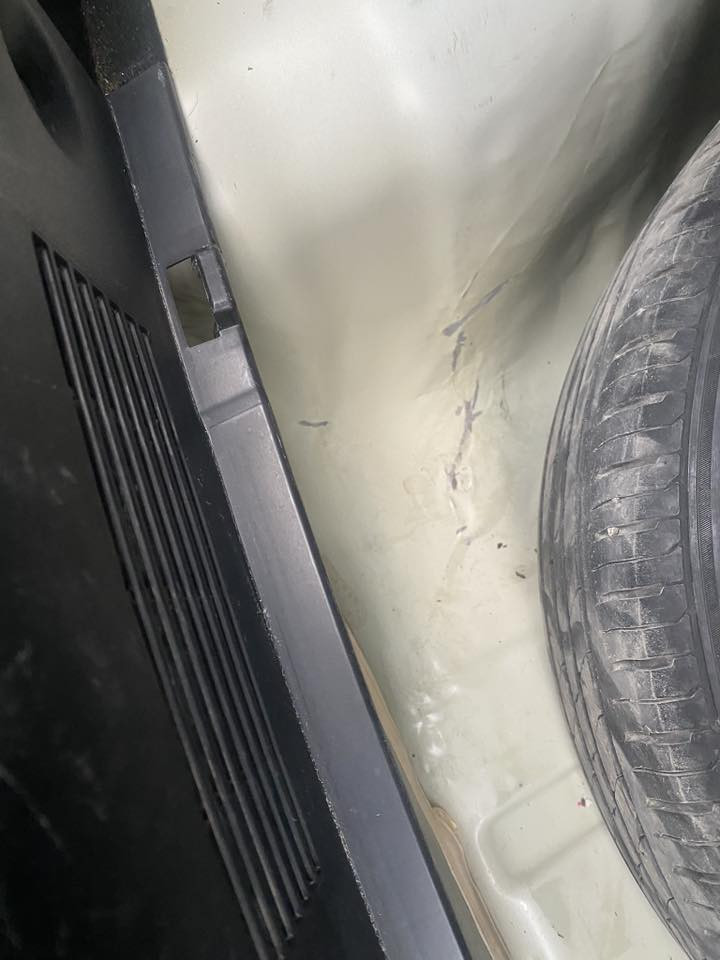 السلام عليكم سيراتو ٢٠٢٣ الدولية ماشية ٦٣ الف مواصفات فوول مكينة ٢٠٠٠ فتحة تبريد قطعتين داخل لونين شاشة كار بلي مود درايف السيارة بيهه بارد بلجاملغ الامامي وطخة رصيف بمكان السپير وبيهه نص الدوسة صبغ وناشر السونار بلصور مكاني بغداد البنوك السعر ١٧٢ للاتصال *********** وشكرآ.
