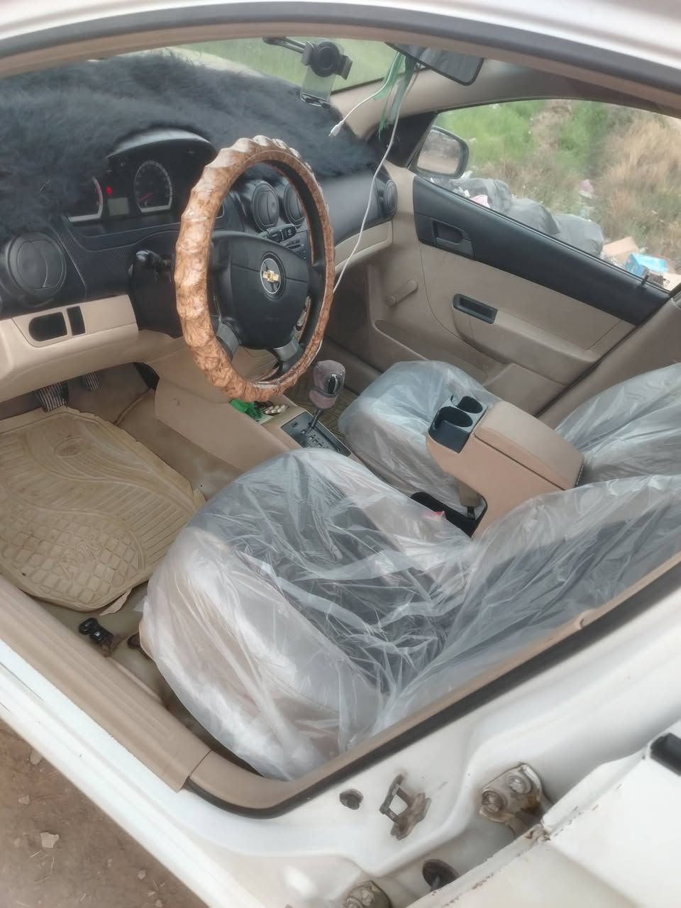 السلام عليكم افيو للبيع ٢٠١٠
سياره بيها بابين صبغ عكس السايق بدون ضربه

وبيها هلال الجاملغ الخلفي
السياره مابيها ضربه ايرباك سليم كير سليم كهربائيات كلها شغاله السعر ٦١$وبيها مجال
الاتصال ***********
