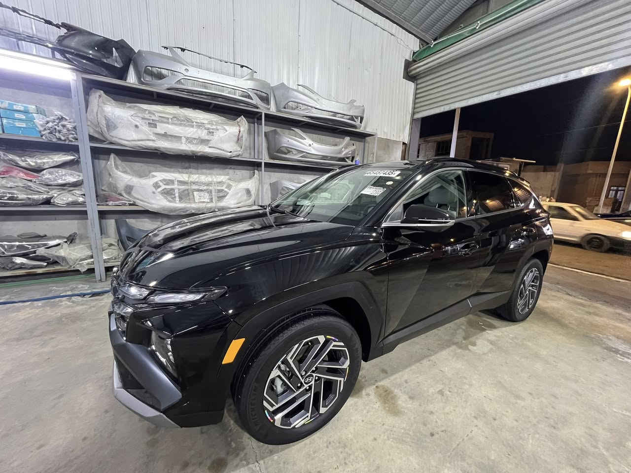 ياالله 

السلام عليكم توسان 2025 لمتد اوتو بارك وارد امريكي

          حجم المكينه : 1600 تيربو + هايبرد 

المسافه المقطوعه : 2500 ميل  

الضرر : جاملغ وبنيد بدون دواخل مبدلات تفصيخ ونصبغن لان ماطابق لون  

                    الايرباك :بدون ايرباك 

         

#مواصفاتها

1. شاشه

2. كيجات دجيتل

3-خمس كاميرات 

4.بانوراما

5. بصمة

6.تشغيل عن بعد

7. رادارات جانبيه

8. ايقاف ذاتي

9. ويل كب

10.بكلايت لد 

11.اشاير بالمري

12. هيترات بالكشنات خلفي امامي

13. تحديد مسار

14. نظام ايكو +سبورت + سمارت

15. هند بريك بصمه

16. اوتو هولد

17. لايتات زنون عدسه عالي ناصي

18. رادار امامي

19. صندوك كهرباء 

20. صندوك ذكي يفتح عند الاقتراب

21. قطعتين تبريد 

22. شفتات بالاستيرن

23. اوتو بارك تحكم بالريمونت

24. حساسات خلفي امامي

25. كاميرات 360 درجة

26. كشنات جلد 

27. كشنات كهرباء 

28. كشن السايق ميمري 

29. فور ويل 4x4

30.نظام هترك

31- داتا شو 
 
بدون لوحات تترقم اي محافظة حاضر ابصملك  

تفاصيل اكثر هذا رقم*********** تحياتي 

السعر خاص او تتصل بيا وبيك خير وتدلل
