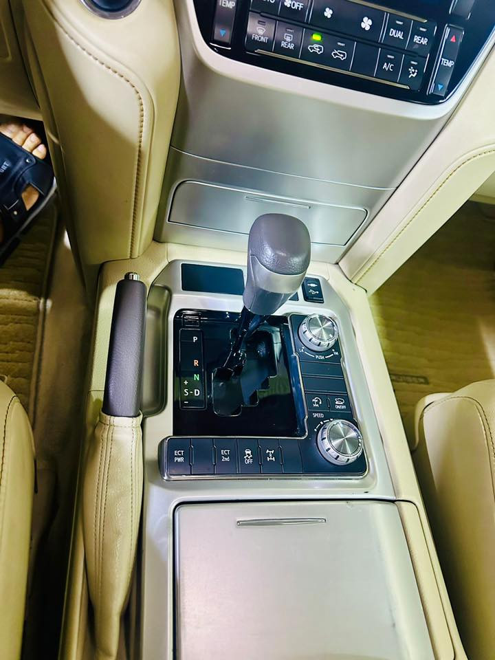 السلام عليكم
للبيع لاندگروز موديل 2019 رقم أربيل ب اسمي كفاله عامه السياره فول مواصفات ماشيه 58 الف حقيقي شرط الفحص
مكاني بغداد السيديه 
السعر 55 ومجال قليل 
***********
