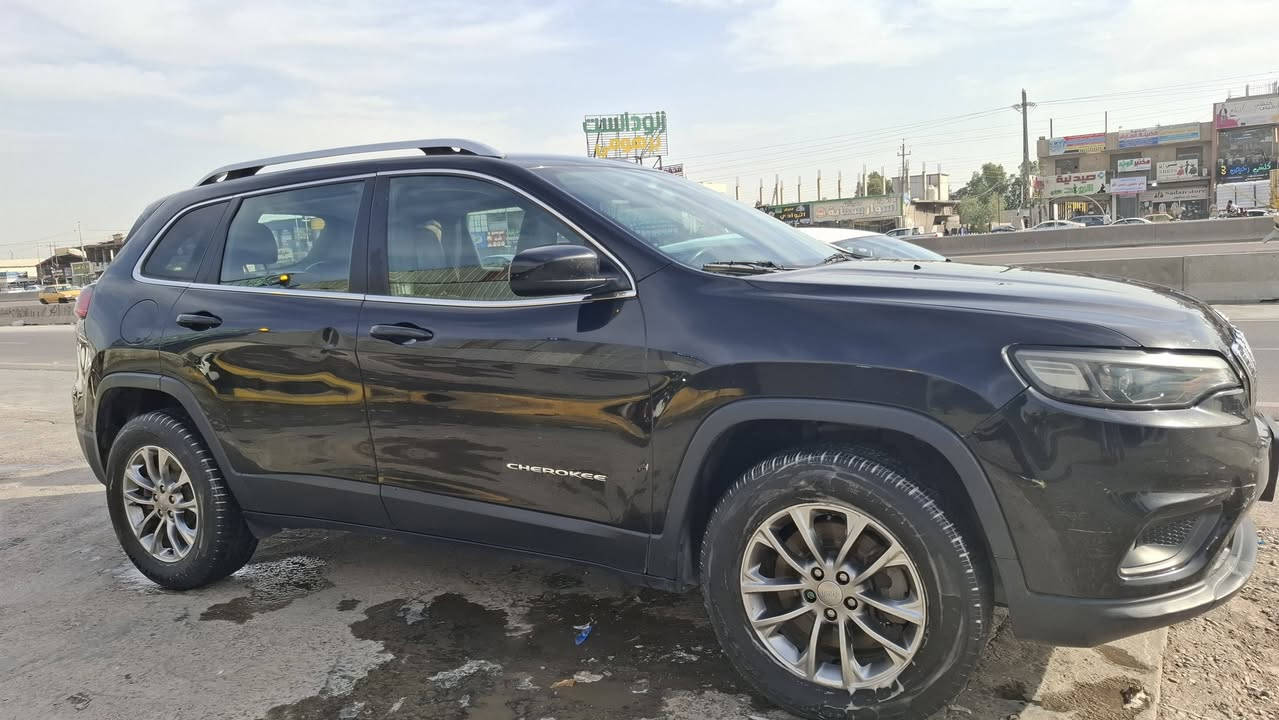 للبيع جيب بزون 2019 رقم بغداد محرك 4 سلندر 2400  4×4 ماشية 175000 كم  مواصفات لا تتيود المعروفة كشنات جلد اسود مع تدفئة مقاعد وستيرن شاشة كاميرا خلفية تبريد قطعتين لايتات زنون ابو اللد مثبت سرعة كروز  هاند بريك دكمة وبصمة وتشغيل عن بعد  حادثها بامريكا مرفق بالصور 
وبالعراق بيها دعامية امامية و صلحتها ، سيارة بدون صبغ بدون بارد 
نظافة 90%  سعرها 136 ورقة وبيها مجال للناس الطيبة
المكان بغداد للاستفسار خاص


**إذا كنت صاحب هذا الإعلان وتريد حذفه لأي سبب، رجاءا أرسل رسالة إلى الدعم الفني**