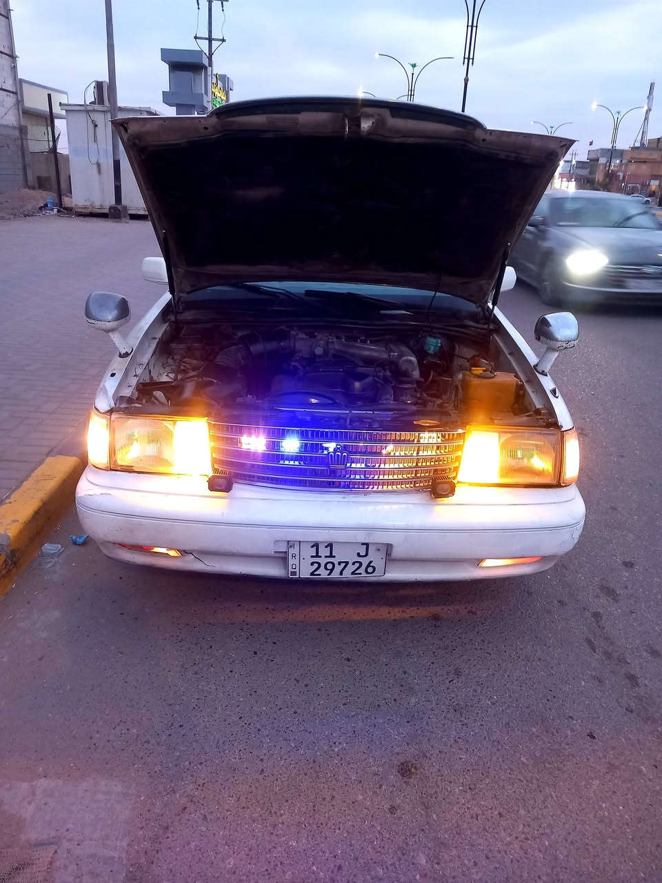 السلام عليكم
سيارة سيدان للبيع 
مديل ١٩٨٩
السياره محركه في في تي اكفلك اصوليات ومحرك
والبدي شوف العين
السعر : 35
***********
الشراي يتصل على الرقم
