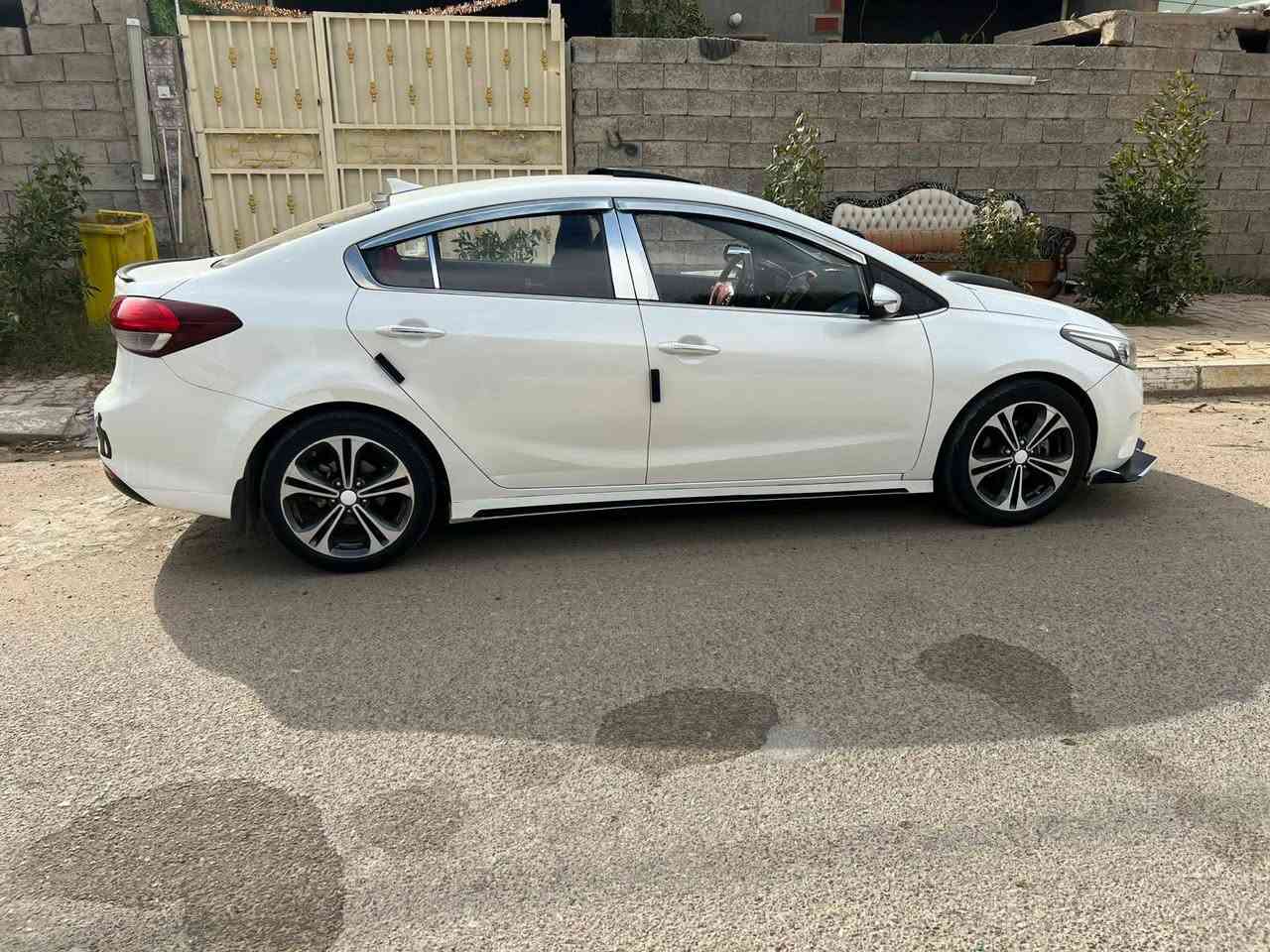 كيا سيراتو موديل ١٨  للبيع او #مراوس بكورلا موديل ٢٠ أو ٢١
#ضررها صفحه صبغ من كوريا اثر شخوط وبيها بارد المحرك ١٦٠٠ 
ب١٢٠ وبيها مجال 
العنوان الرمادي 
***********
