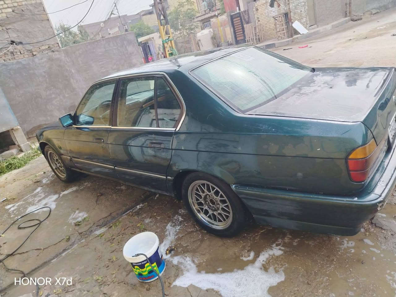 سلام عليكم بي ام 735 موديل 93
رقم بغداد نكليزي بسمي هزه جديده 
كير مكينه خير من الله كير اتو
جام اوتو سلايد سياره عليها ادامه كامله 
نوزلات وتخم بلكات فيت بم جديد 
عنواني بغداد المعامل ***********
 سعر 43 وبيها مجال بصيط
