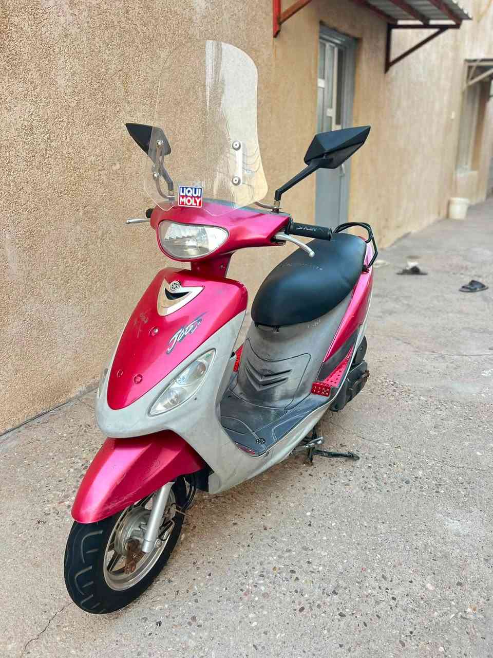 السلام عليكم ماكس قجمه للبيع دراجه رمبه صارله شهر ونص من طالعه من الرمبه مامفتوحه بوشه بلاديه مكينه ناعمه كلشش ماتنسمع لانضوح ولا تبخير ولا تنقيص دراجه بعده بحاله الوكاله وكله شغاله مابيه نقص دراجه نكره سلف بكل وقت شلعه معدل مشي نعومه تخبل دبلات شغاله مختمه كفرات بلاد ختمهن ويه المكينه بريكات شغاله امامي وخلفي كلشش نضيفه واحلا من الصور بالف وبيه نواعم تزويد السعر خاص العنوان البصرة التنومه رقم الهاتف للتواصل ***********
