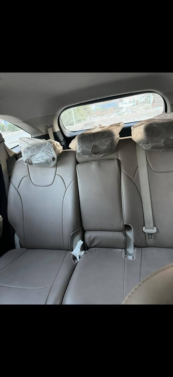 سلام عليكم سورنتو للبيع موديل 2021 خليجي
ماشيه 65 الف 

 سياره سبعه راكب  / مكينه 6 سلندر 

  وسياره موجوده داخل بغداد 

مكينه دوش - 3500   سياره تحتوي على 4 وضعيات قياده 

سياره بدون معجنون فقط اثر حالوب خفيف كلش 4 قماره و 1 بنيد وباب خلفي 3 رصعات 
 
مواصفات سياره  

رقم بغداد  

- بصمه  عدد 2
- تشغيل عن بعد
-جنطه كهرباء 
- مرايات شفط 
- تخم تاير جديد 
- سبع الالوان داخلي 
- ترحيب 
- لايت لد 
_ دواخل بيچي 
- كشن كهربائي 
 - تحكم استيرن  
-  3 قطع تبريد 
- مثبت سرعه 
- بصمه ابواب 
- حساس امامي + خلفي 
- شفتات استيرن
- شاشه لمس تبريد 
- نضام مانع انزلاق 
- شاحنه لاسلكي 
 
سونار موجود داخل منشور 

رقم هاتف ***********
السعر 263 وبي مجال بسيط
