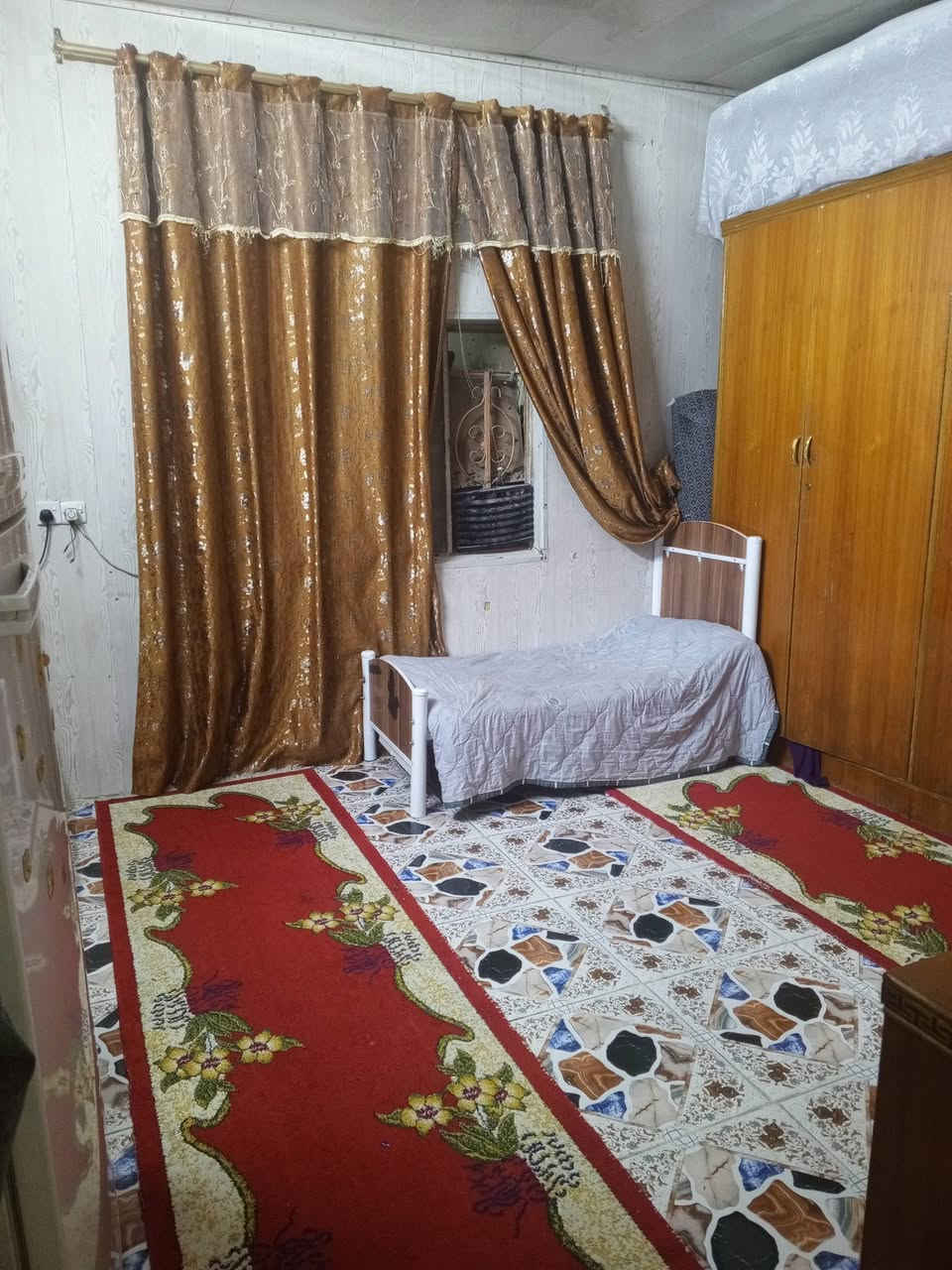 سلام عليكم بيت مساحه 140 متر علا شارعين زعفرانيه الزوراء مقابل مول العطار زراعي  بيع مراوس تفاصيل أكثر ***********
