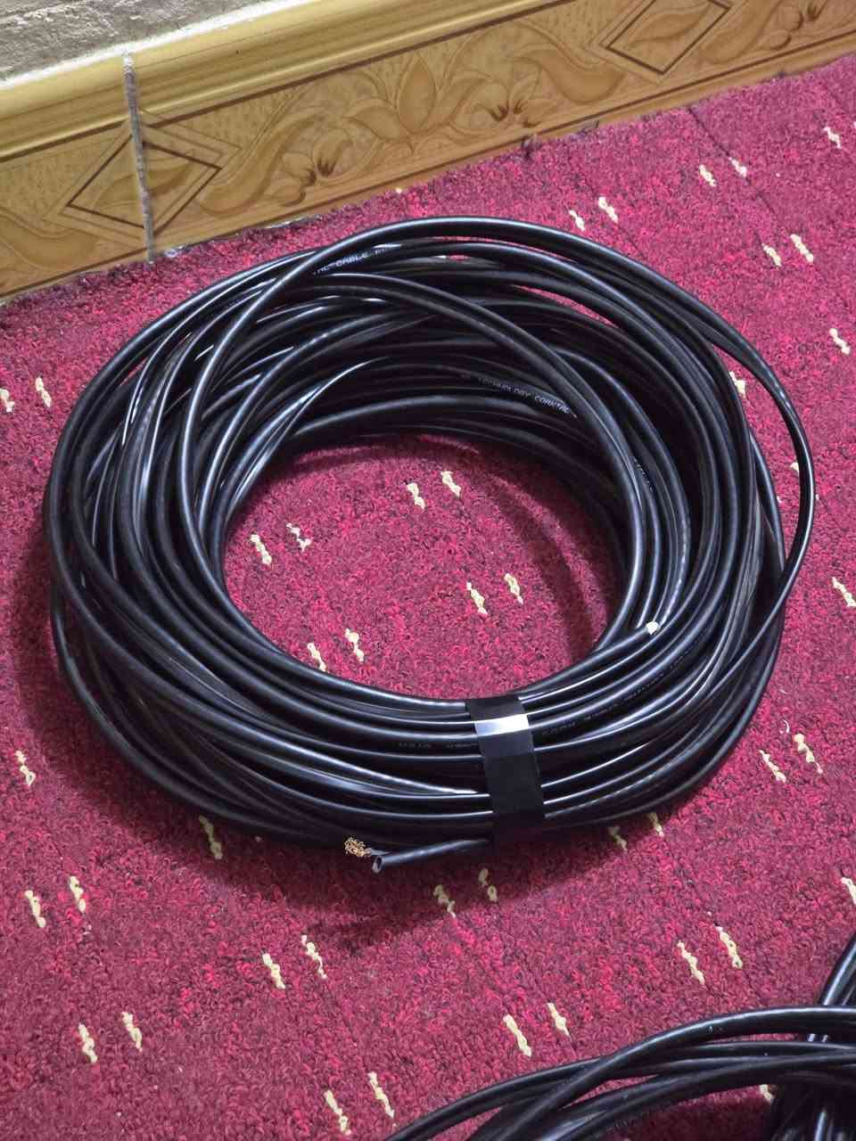 ٧٠ متر وايرات كامرات اصلي نحاس اطوال مختلفة 
٣ قطع ١٠ متر (وحدة ستندر مفيشة)
قطعة ٢٠ متر 
قطعة ١٣ متر
وقطعة ٨ متر

و٣ قطع ستندر مال شركة دهوا ١٨ متر 
ابيعهن شلع كلهن
مكاني نجف وعندي توصيل 

***********
