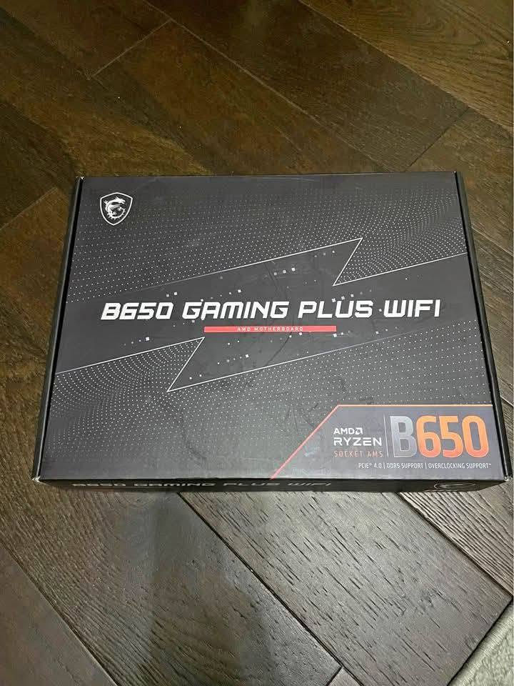 هذه اللوحة الأم هي MSI B650 Gaming Plus WiFi المصممة لمعالجات AMD Ryzen من سلسلة 9000.تدعم مقبس AM5 وذاكرة DDR5، بالإضافة إلى تقنيات PCIe 4.0 و Wi-Fi 6E للاتصال اللاسلكي السريع.تتميز اللوحة بتصميم ATX ومنافذ متعددة تشمل USB 3.2 Gen2 Type-C لتوصيل الأجهزة الطرفية الحديثة.

السلام عليكم اخوان هذا البورد اليريدة اعلى سعر ابيع


**إذا كنت صاحب هذا الإعلان وتريد حذفه لأي سبب، رجاءا أرسل رسالة إلى الدعم الفني**