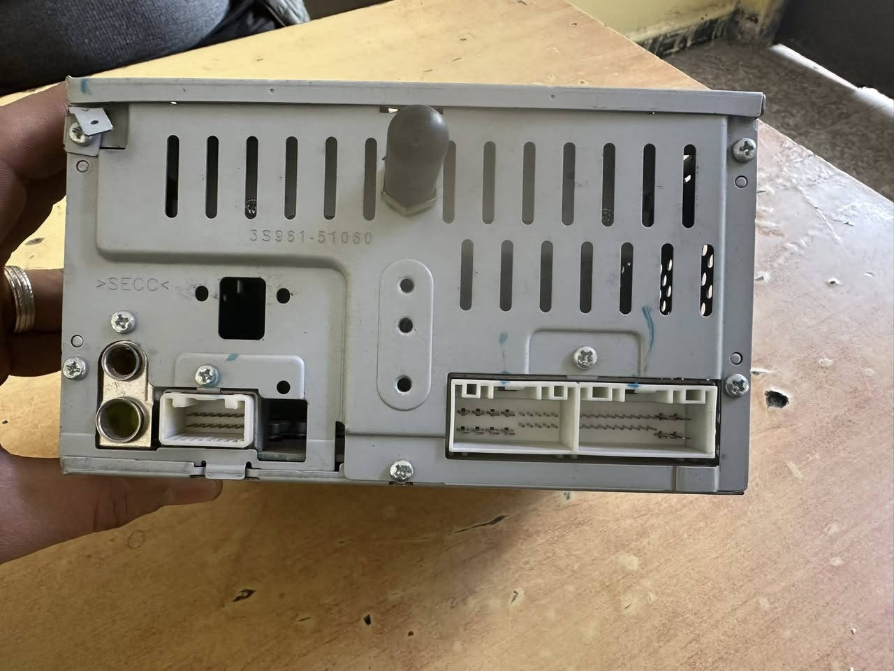 السلام عليكم مسجل كادنزا خليجي موديل 14/15
مع  إطار الشاشه للبيع 
***********
