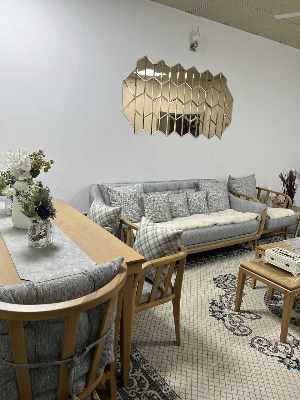 بۆفرۆشتن لەهەولێر
تاخمی تورکی ١٠ نەفەری  و مێزی نان خواردن سێتە لەگەلی  لەگەل مێزەکەی ناوەراست. ٣ مانگە کرراوەو بەکار نەهاتووە   ٢٠ وەرەقەی پێدراوە دەیدەم بە ١٥ وەرەقە تکایە گەر موشتەری نیت نامە مەنێرە


**إذا كنت صاحب هذا الإعلان وتريد حذفه لأي سبب، رجاءا أرسل رسالة إلى الدعم الفني**