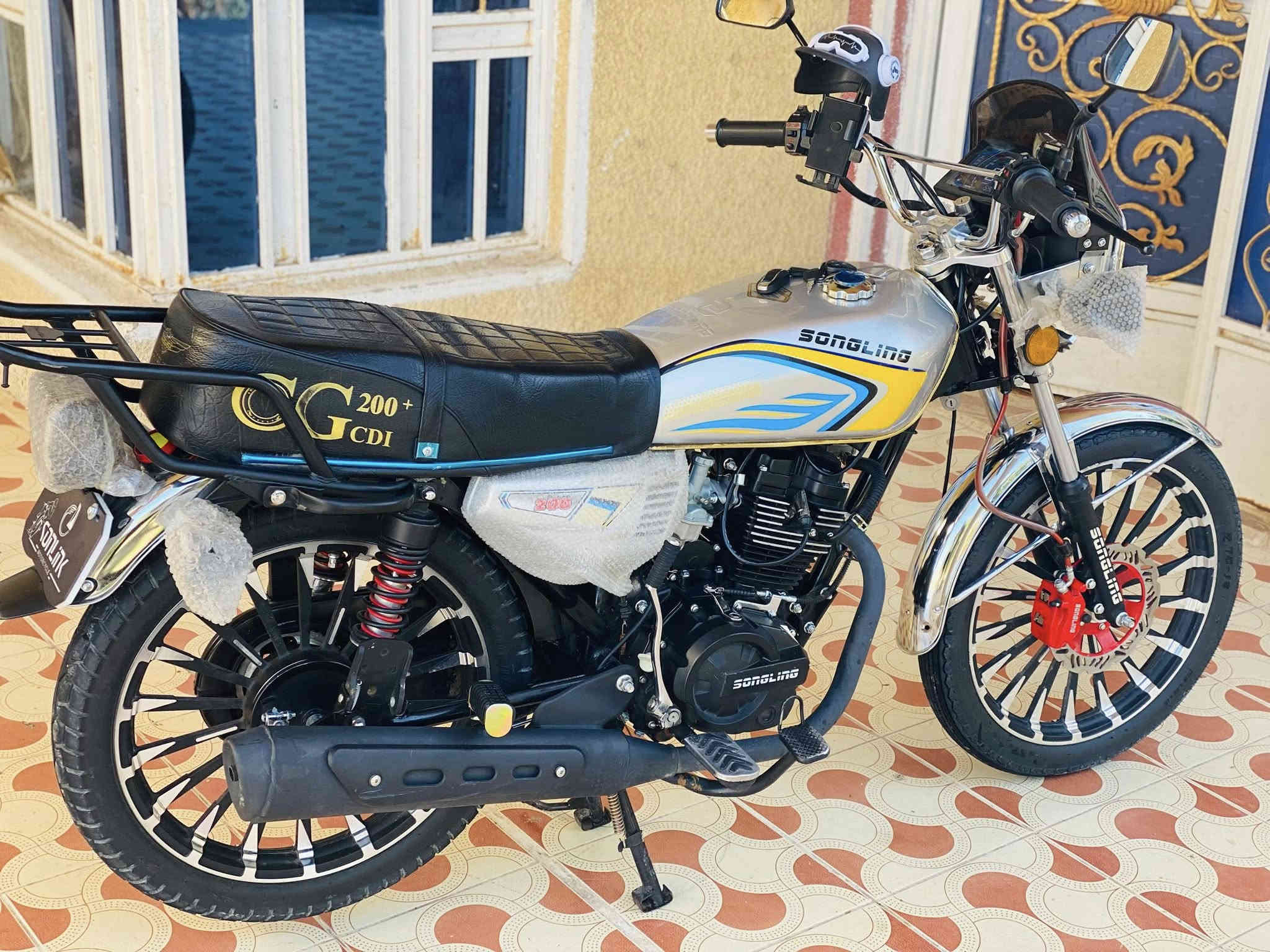 السلام عليكم دراجه للبيع سافان سونك موديل 26 زيرو زيرو صار 15 يوم من طاله من الوكيل بصمات ثنين تشقيل عن بعد مكفوله حتى من الشخط أوراق بغداد المكان واسط العزيزيه الاستفسار ***********
