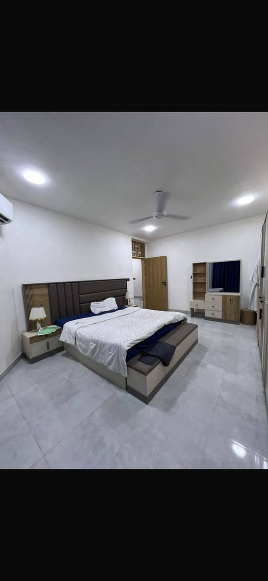 السلام عليكم بيت للبيع مساحة ١٢٥ متر بناء جديد الموقع حي السجاد خلف بانزين خانه ابو عجاج طابو ملك صرف بناء درجة اولى غرف نوم عدد ٣ مجمع صحي عدد ٢ للاستفسار الاتصال على الرقم ***********
